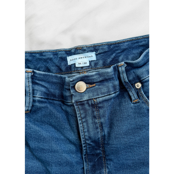 Good American Good Legs Flare Jeans in BBLUE305 Medium Wash (14 or 32) - Picture 7 of 9